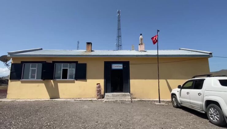 Ağrı’da köy okulları yükümlülerin elleriyle onarılıp güzelleştiriliyor
