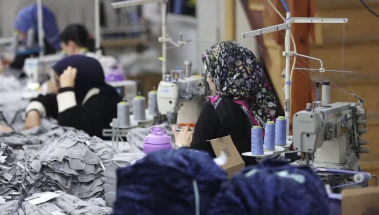 Köye taşınan iş insanının kurduğu tekstil atölyesi, kadınların el emeğini ihraç ediyor