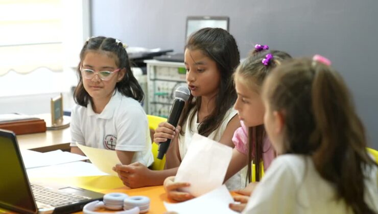 Küçük radyocular, güncel dünyanın okuldaki sesi oldu