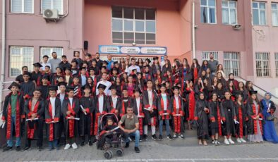 Kulp Atatürk Ortaokulu’nda 120 Öğrenci Mezuniyet Sevinci Yaşadı