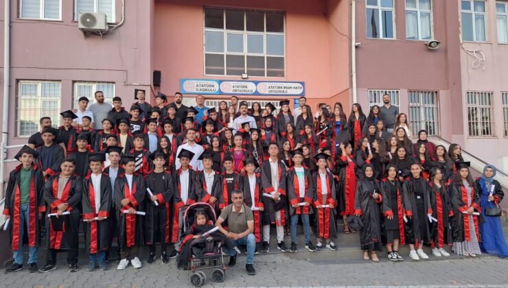 Kulp Atatürk Ortaokulu’nda 120 Öğrenci Mezuniyet Sevinci Yaşadı