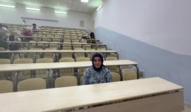 Lösemi nedeniyle hayatını kaybeden kızının üniversite hayalini gerçekleştiriyor