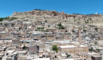 Mardin’de tarihi dokuya aykırı yapılar tek tek yıkılıyor