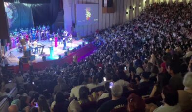 Öğretmenlerden nostalji dolu konser