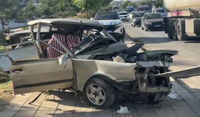 Karşı şeride geçen araç 10 kişiyi yaraladı