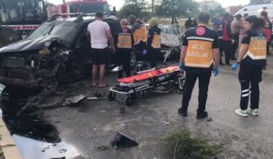 Otomobilin karşı şeride geçip çarptığı aracın sürücüsü hayatını kaybetti