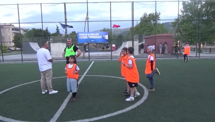 Özel gereksinimli çocuklar babalarıyla futbol maçı yaptı