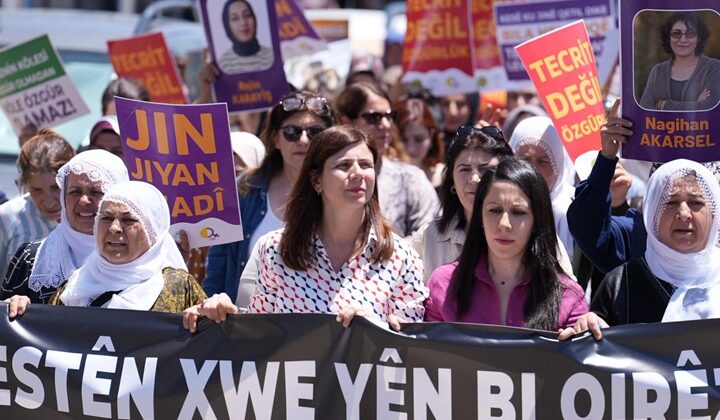 Eş Başkan Bucak, Lice’de kadın ve çocuk ölümlerine karşı yürüdü