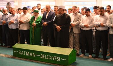 Şarampole yuvarlanan araçta hayatını kaybeden Alper defnedildi