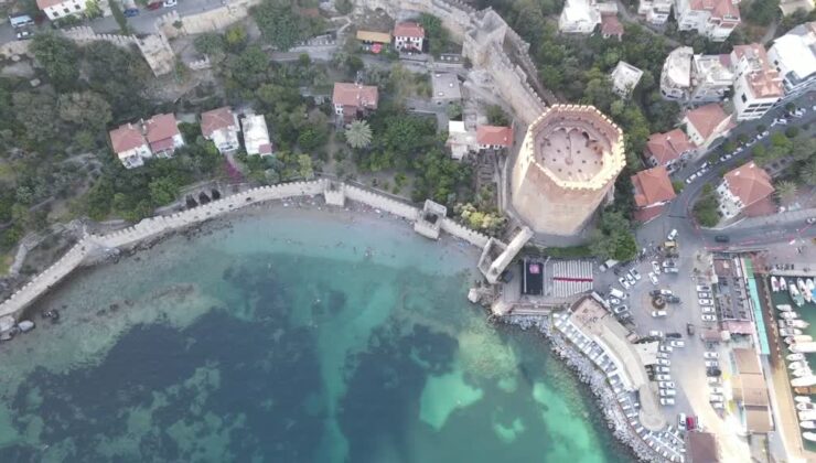Tarihin gölgesinde deniz keyfi: Soğukkapı Plajı büyülüyor