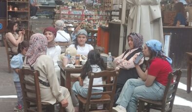 Diyarbakır’da Sıcaktan Kaçan Turistler Geleneksel Çözüme Sarıldı