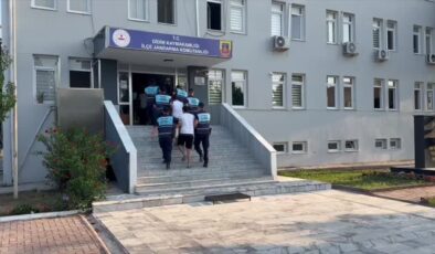 Tur otobüsünün önünü kesip taşlayan 5 zanlı yakalandı