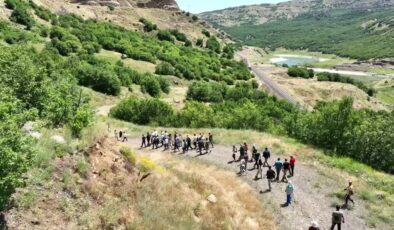 Doğa tutkunları yürüyüşle saklı güzellikleri keşfetti