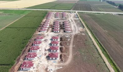 Vali Masatlı, yapımı devam eden köy evlerini inceledi