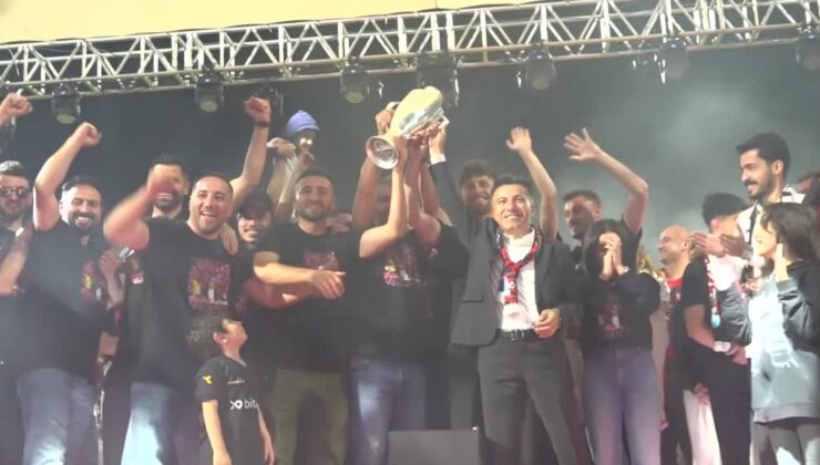 Vanspor’un Trendyol 1. Lig’e yükselmesi coşkuyla kutlandı