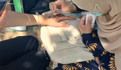 Tarihi Sur ilçesinde Hint kınasıyla dövme modası