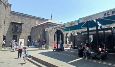 Diyarbakır’da Sıcaktan Bunalanların Durağı: Hz. Süleyman Camii