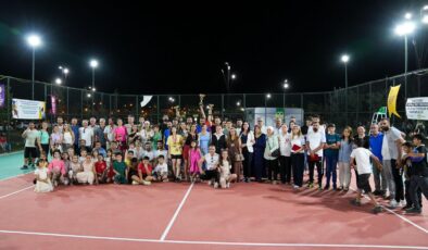 2. Rezan Cup’ta coşkulu final: Tenis Turnuvası Sırrı Süreyya Önder’e adandı
