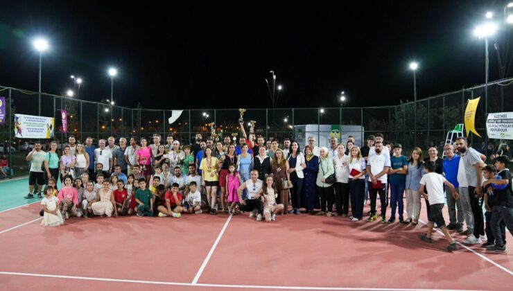 2. Rezan Cup’ta coşkulu final: Tenis Turnuvası Sırrı Süreyya Önder’e adandı