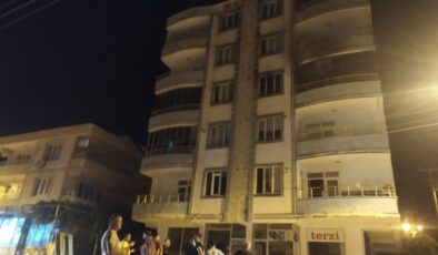 Yangın çıkan evde 5 kişi dumandan etkilendi