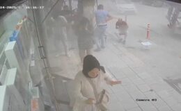 Yanlarından geçen tırın patlayan lastiği 2 kişiyi yaraladı