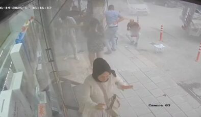 Yanlarından geçen tırın patlayan lastiği 2 kişiyi yaraladı