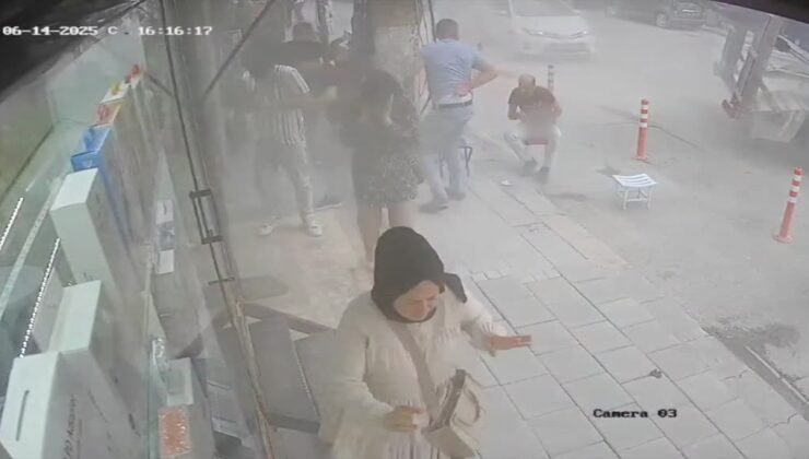 Yanlarından geçen tırın patlayan lastiği 2 kişiyi yaraladı