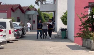 Annesini bıçakla öldüren şüphelinin emniyetteki işlemleri sürüyor