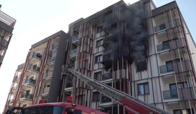 Bir binada çıkan yangında 10 kişi dumandan etkilendi
