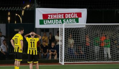 Bismil’de ‘Vedat Aydın spor Turnuvası’nda anlamlı pankartlar açıldı