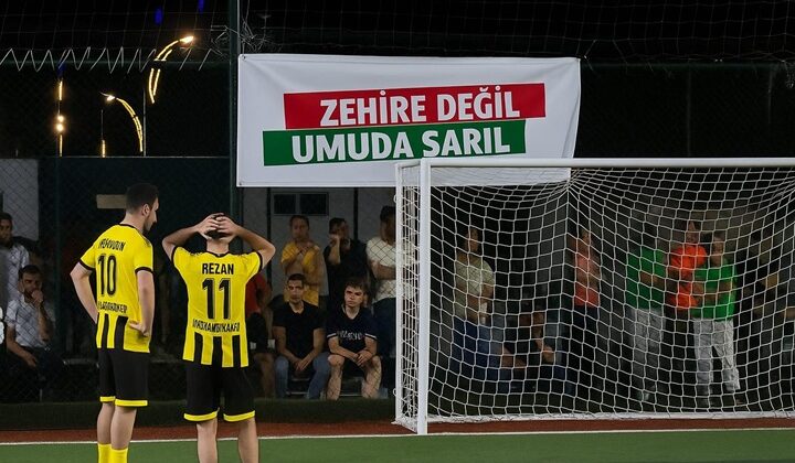 Bismil’de ‘Vedat Aydın spor Turnuvası’nda anlamlı pankartlar açıldı