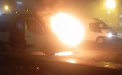 Diyarbakır’da toplu taşıma minibüsü alev aldı: Faciadan dönüldü