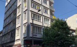 Emekli doktor evinde ölü bulundu