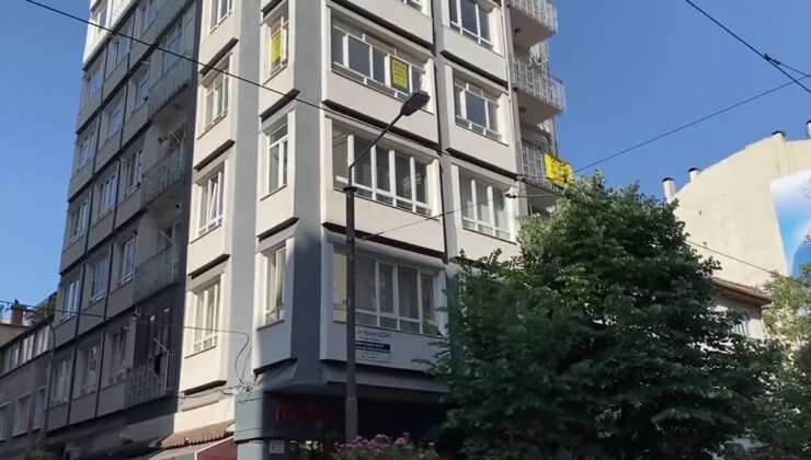 Emekli doktor evinde ölü bulundu