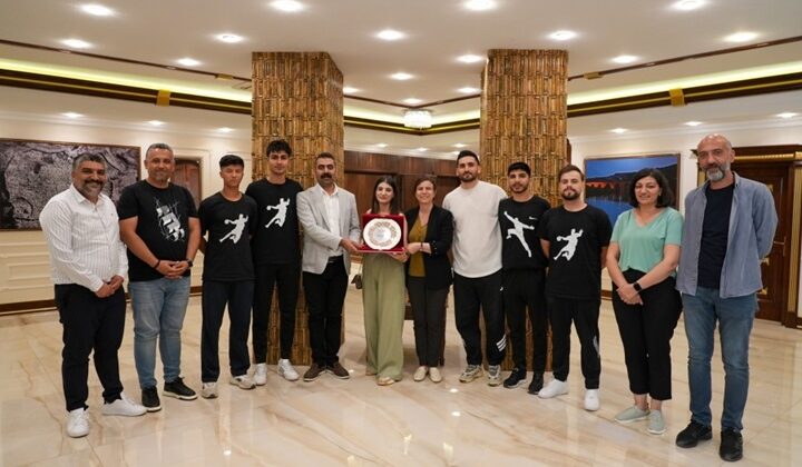 Eş Başkanlar sporcuları ağırladı