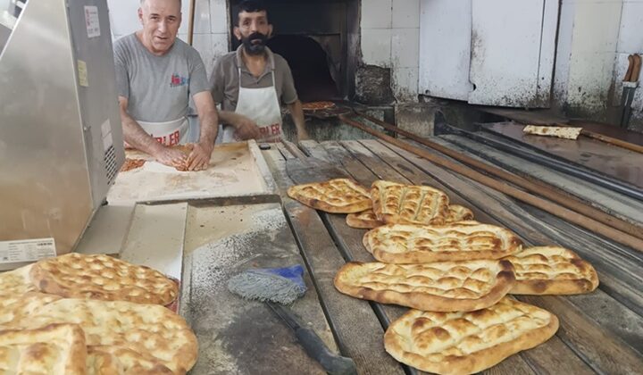 Fırın İşçilerinin Kavurucu Sıcakta Zorlu Mesaisi