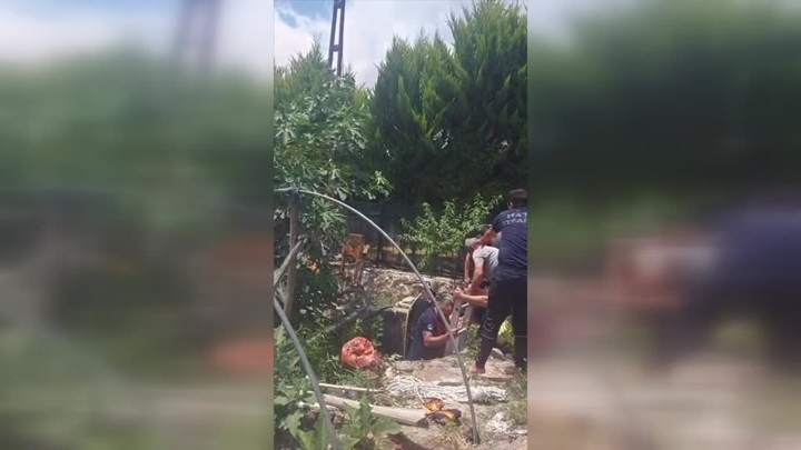 Kuyuya düşen adamı itfaiye kurtardı