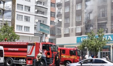 Elektrik kontağından çıkan yangın korkuttu
