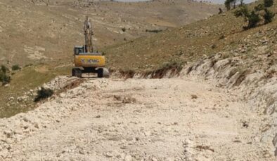 Mazıdağı Belediyesi, kırsal kalkınma için yol çalışmalarını sürdürüyor