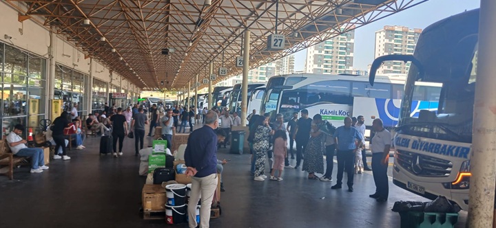 Otogarda Bayram Dönüşü Yoğunluğu Sürüyor