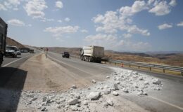 Siirt’te otomobil ile kamyonun çarpıştığı kazada ölenlerin sayısı 2’ye yükseldi