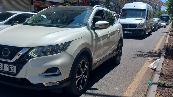 Bayram Yoğunluğu Trafiği Kilitledi