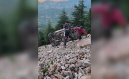 Uçuruma devrilen pikaptaki 3 kişi öldü, 1 çocuk yaralandı