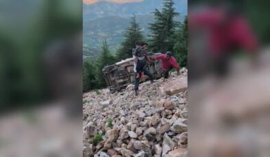 Uçuruma devrilen pikaptaki 3 kişi öldü, 1 çocuk yaralandı