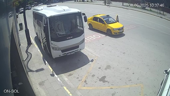 Yanan taksinin sürücüsü yaralandı