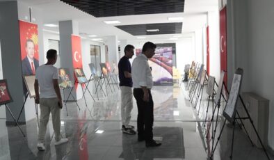 Diyarbakır’da öğrencilerin yaptığı “15 Temmuz” temalı resimlerle sergi açıldı