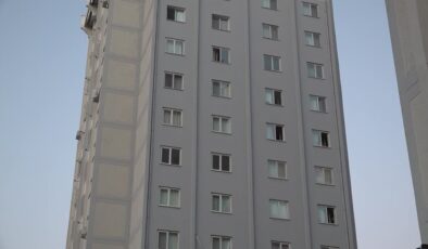 Depremzedelerin yerleştikleri evlerin su ve elektriklerinin kesilmesine tepki