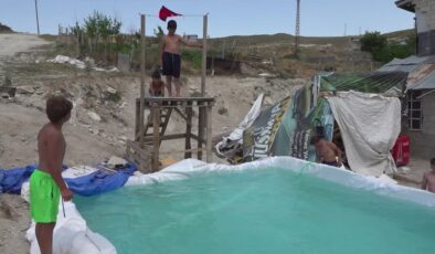 Öğretmen Berhan’ın köy havuzu çocukların yaz neşesi oldu