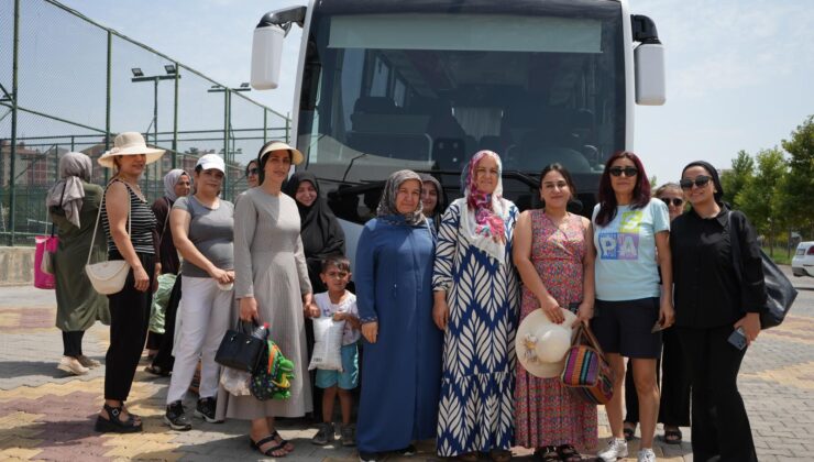 Kayapınar’da deniz yok ama binlerce çocuk havuzla buluştu