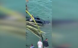 Kontrolden çıkan araç denize düştü
